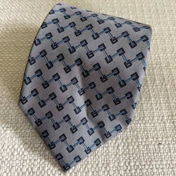 GUCCI MENS TIE GRAY BLUE GEOMETRIC - Picture 1 of 6
